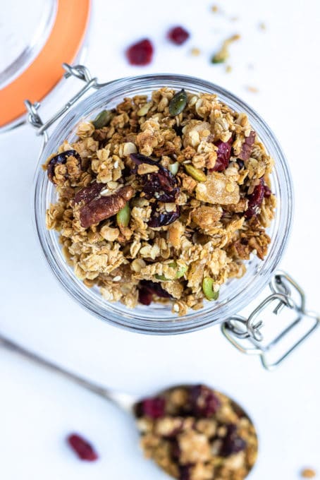 This gingerbread granola is easy to make and full of festive gingerbread flavours.